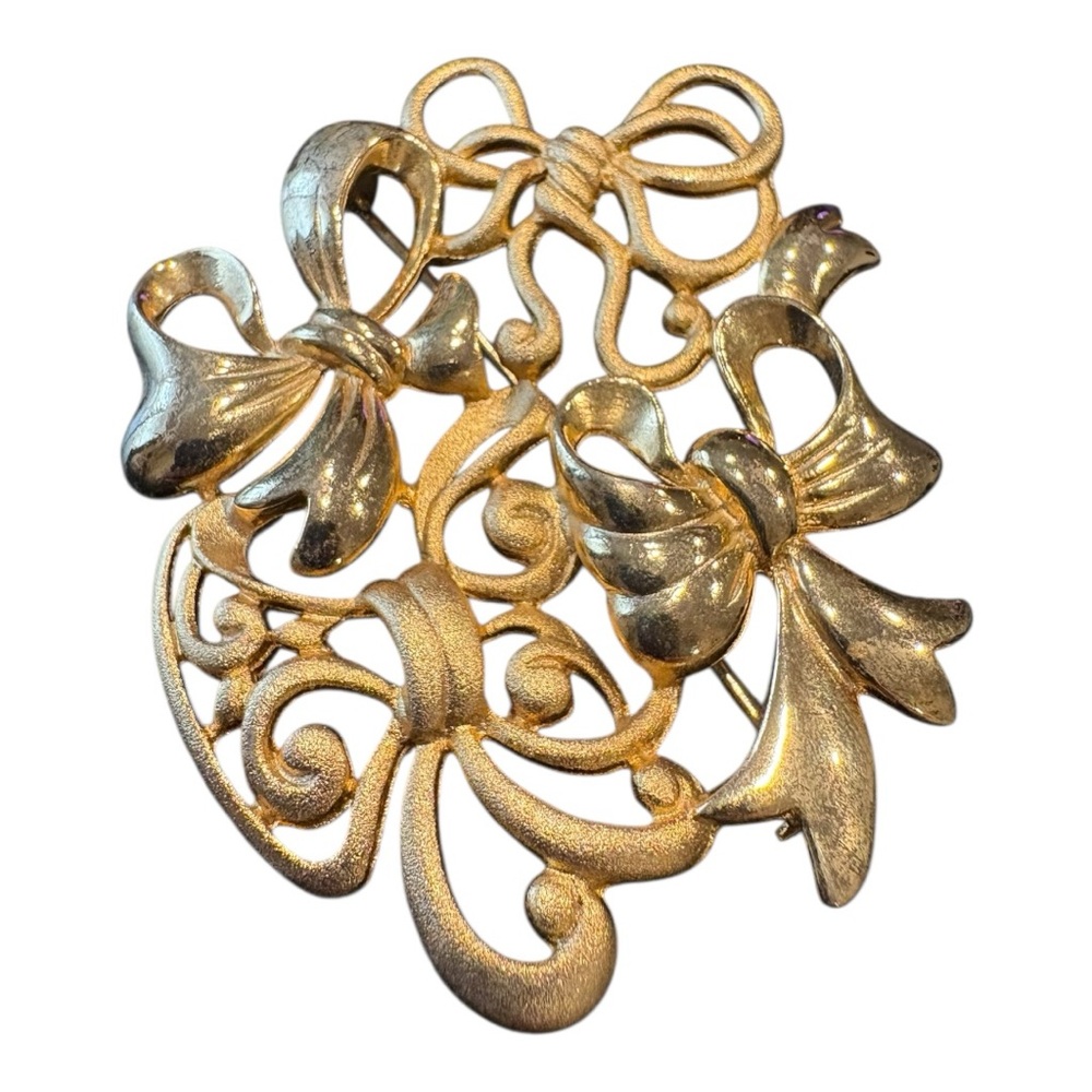 Tara Stamped Vintage Gold-Tone Bow & Filigree Brooch Pin J12